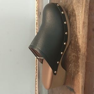 Universal Standard black clogs